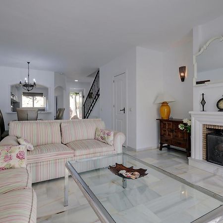Quaint 2 Bedroom Townhouse With Pool Close To Sea! Benalmádena Exterior foto