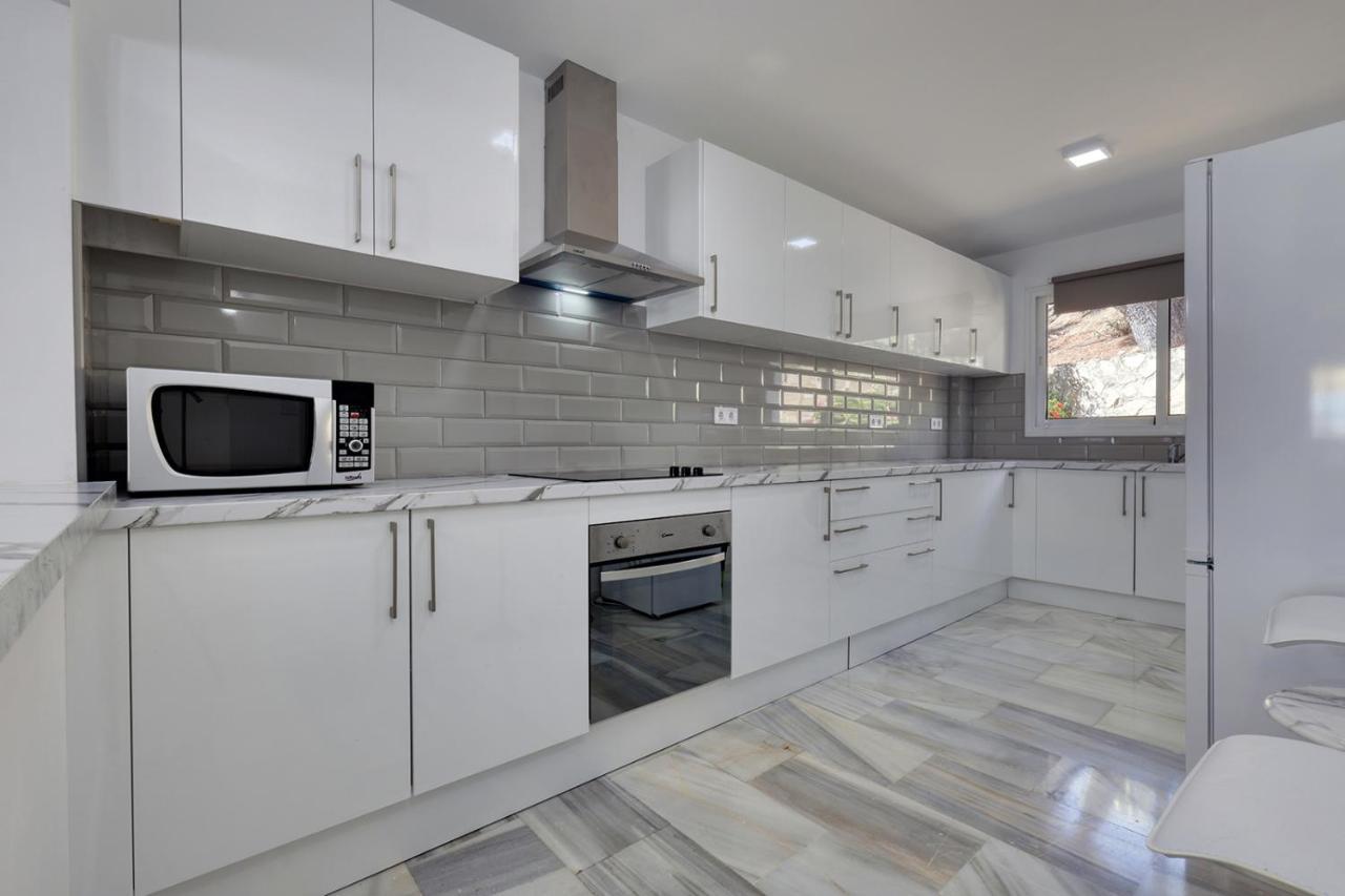 Quaint 2 Bedroom Townhouse With Pool Close To Sea! Benalmádena Exterior foto