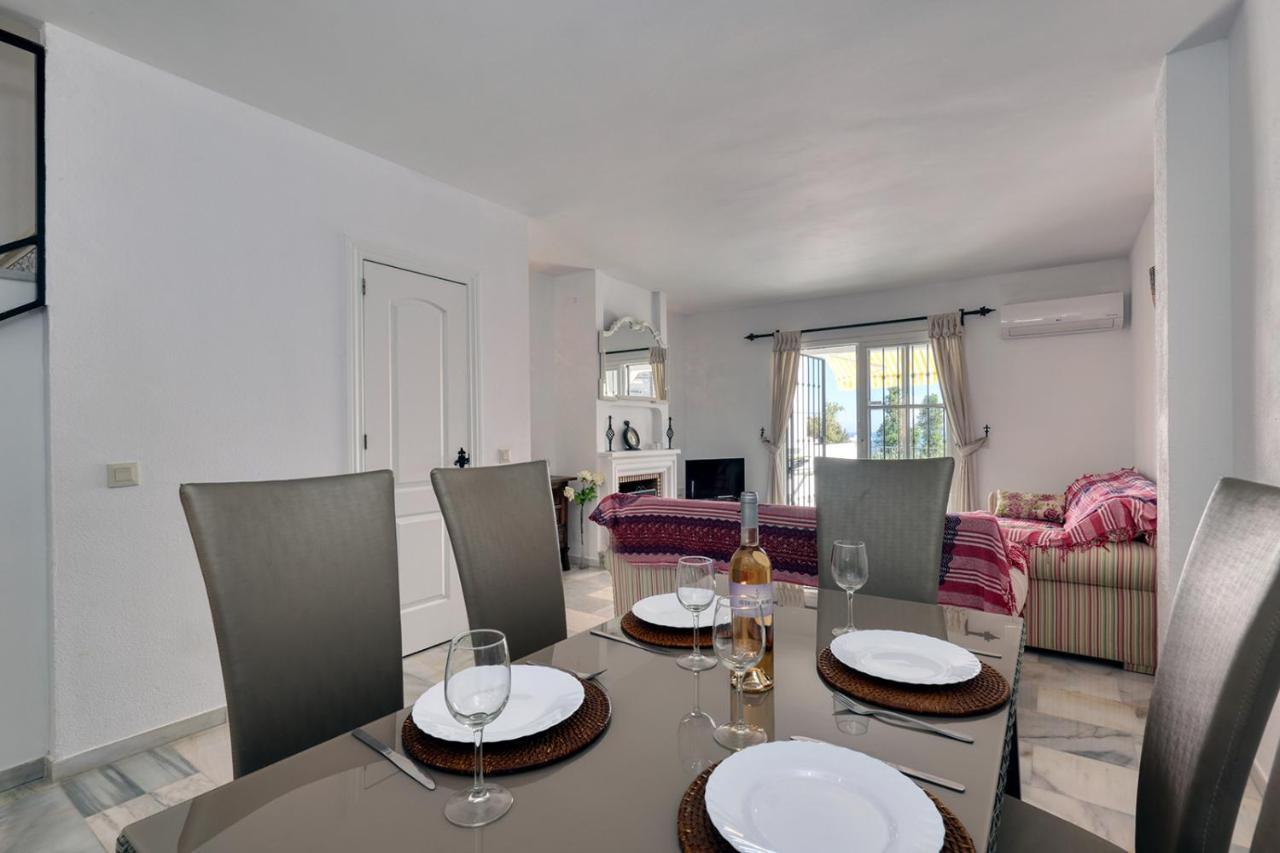 Quaint 2 Bedroom Townhouse With Pool Close To Sea! Benalmádena Exterior foto