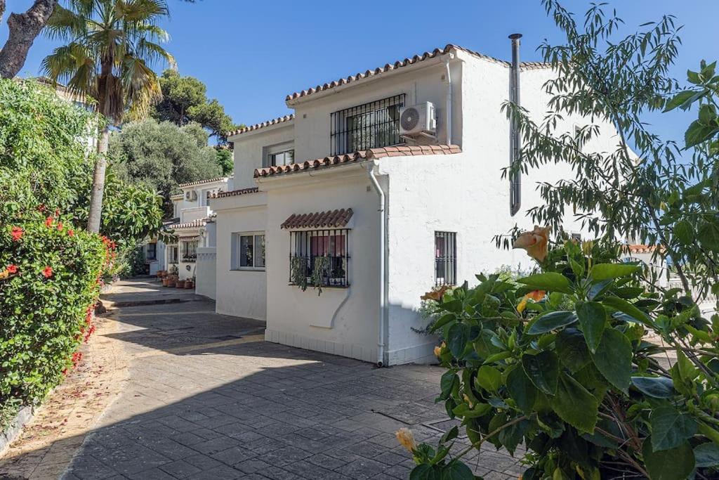 Quaint 2 Bedroom Townhouse With Pool Close To Sea! Benalmádena Exterior foto