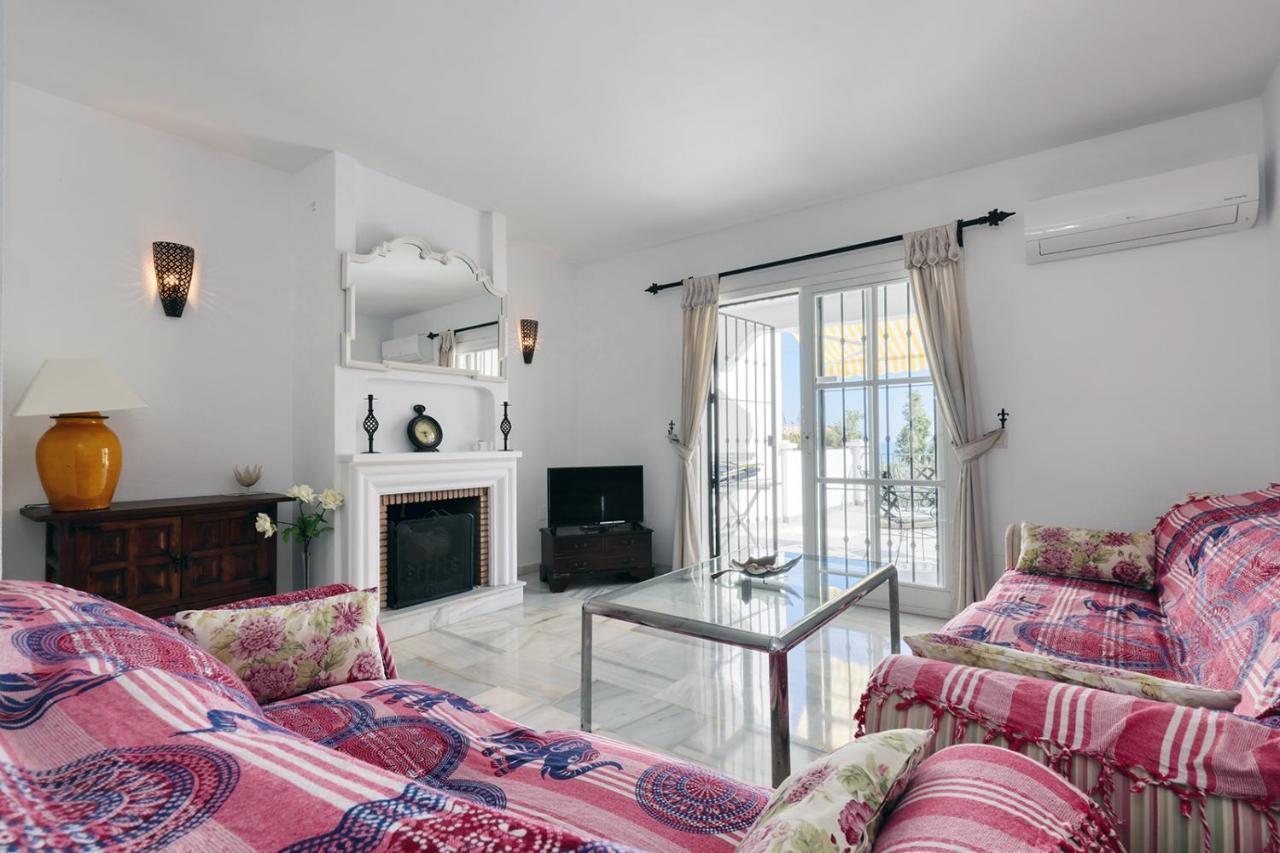 Quaint 2 Bedroom Townhouse With Pool Close To Sea! Benalmádena Exterior foto