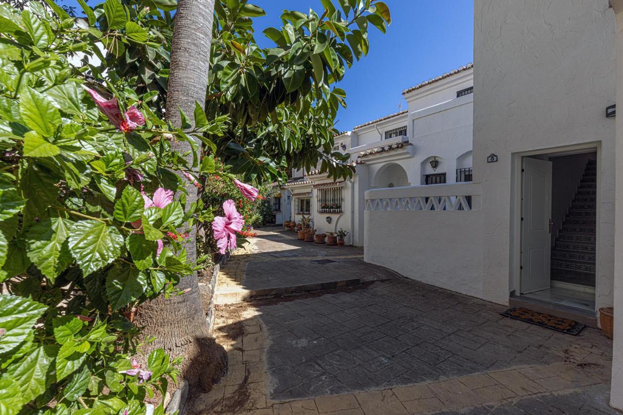 Quaint 2 Bedroom Townhouse With Pool Close To Sea! Benalmádena Exterior foto